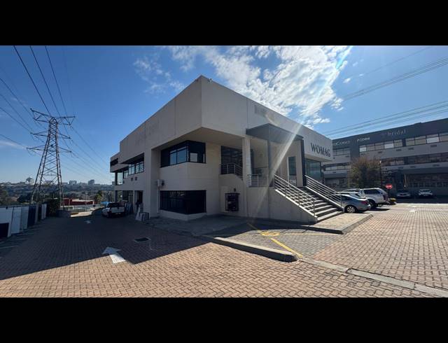 767M² SHOWROOM TO LET IN KRAMERVILLE